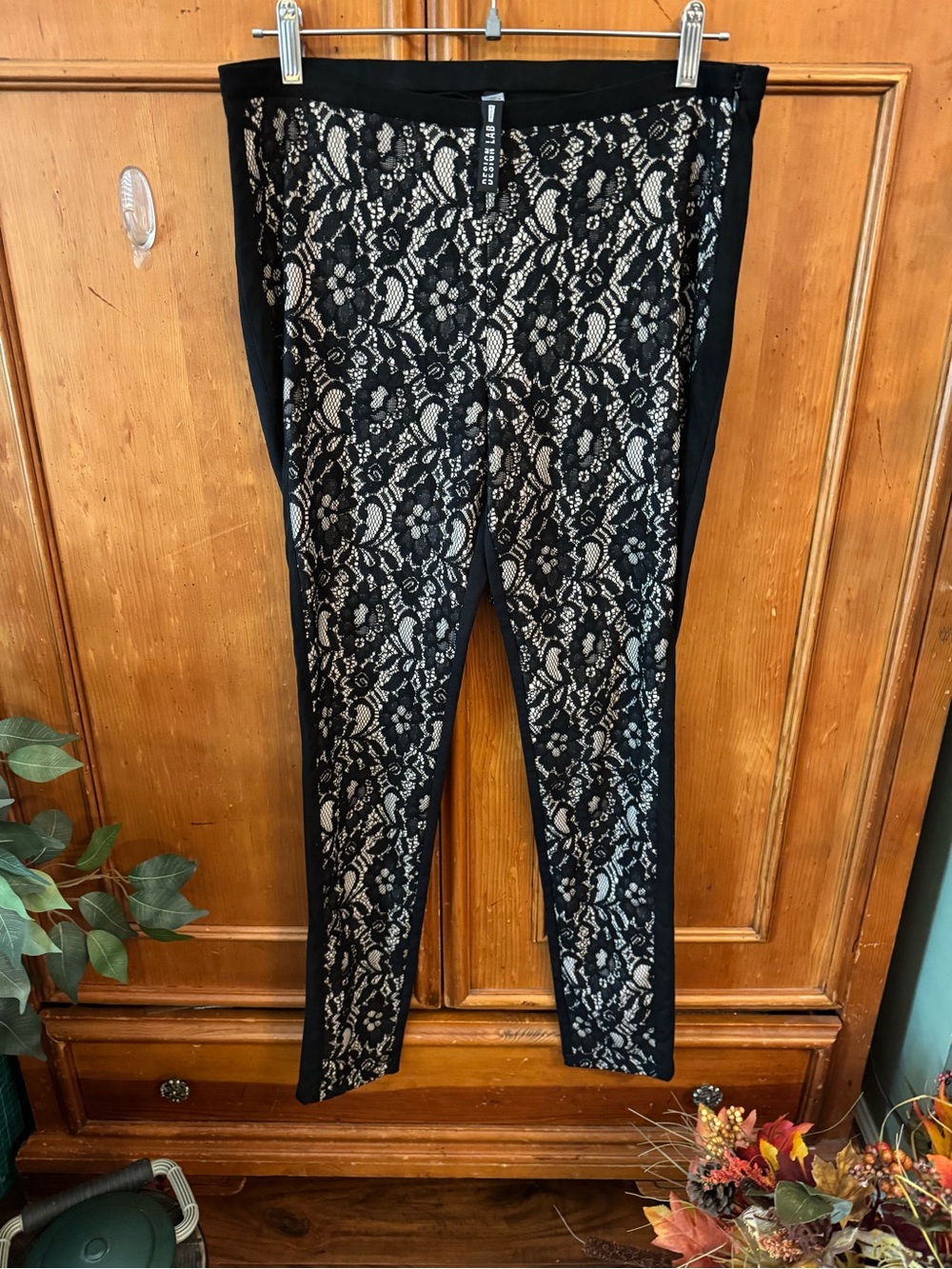 Design Lab Lord & Taylor Black Lace-Overlay Skinny Leggings